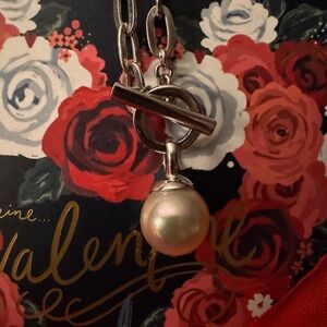 Elegant Pearl Pendant Necklace